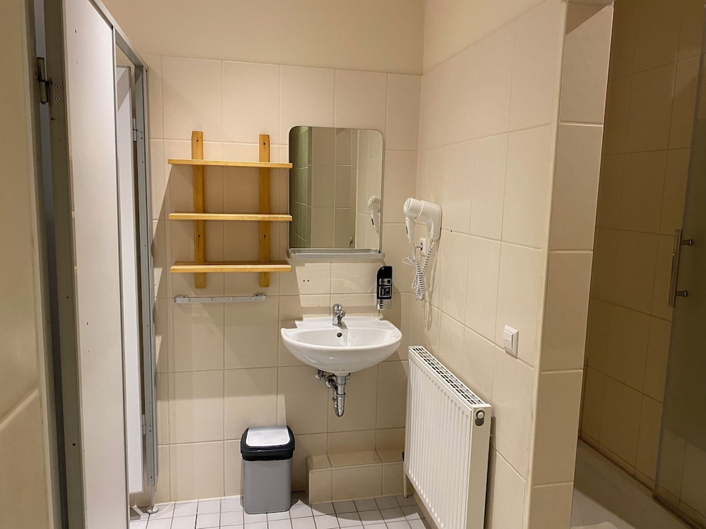 Singer109 Hostel