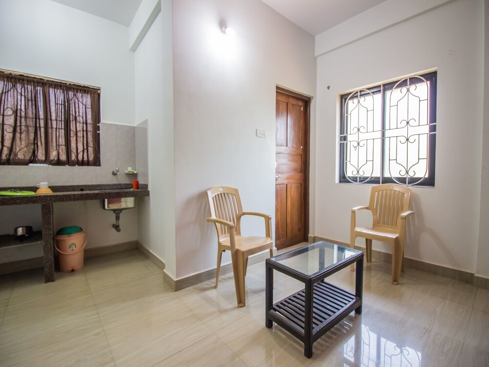 OYO 13203 Home Bright Studio Near Morjim Beach