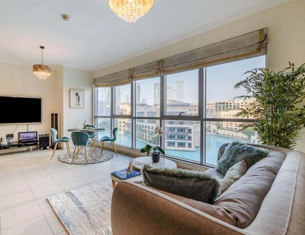 1B-Burj Res T7-302B by bnbme homes
