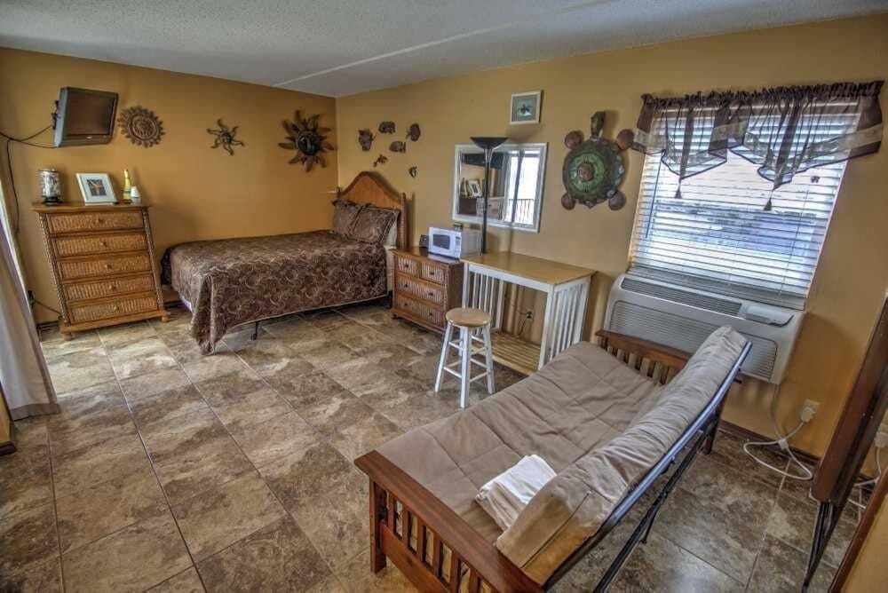 Florence I 608 Minium Studio Bedroom Condo by RedAwning view 2