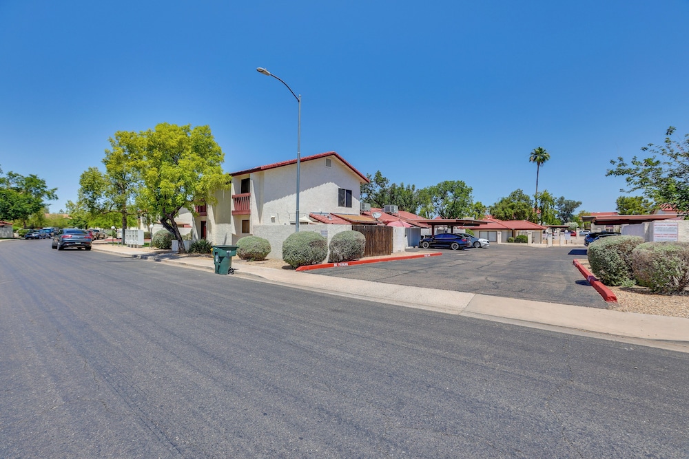 Pet-friendly Phoenix Townhome w/ Pool Access! view 4