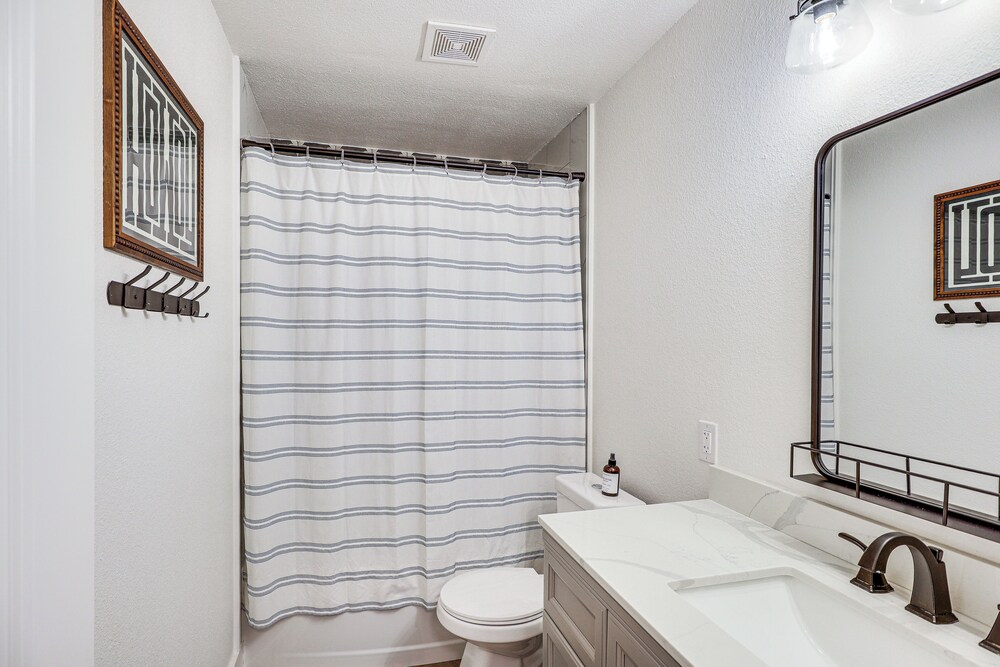 1 Mi to Texas Tech: Home w/ Large Outdoor Space!