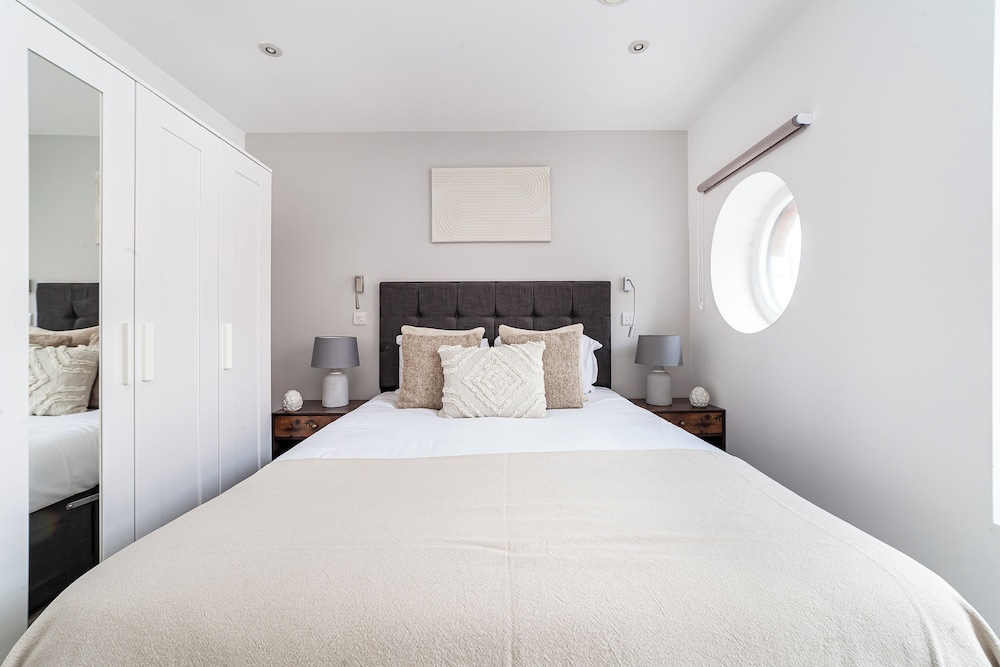 The Old Street Luxury Flat into 3 Bed Apartment in Old Street