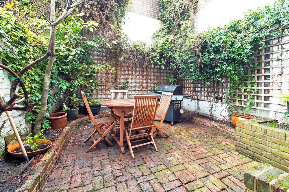 outdoor bbq area