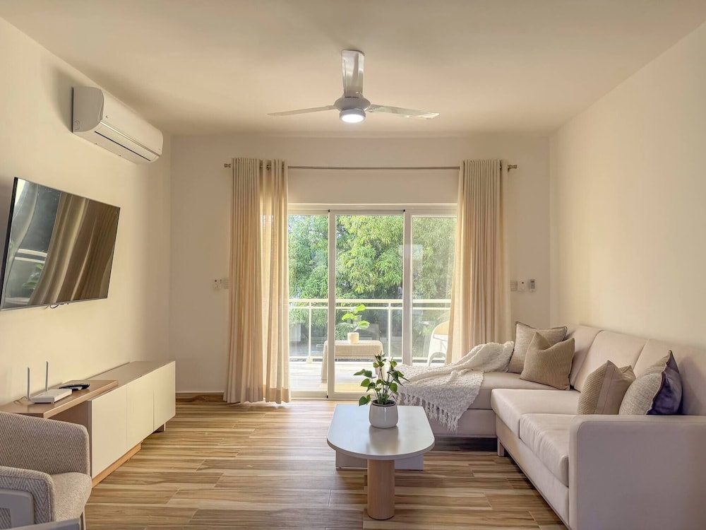 Hillside Condo - 2BR Charming APT Close to Strip!