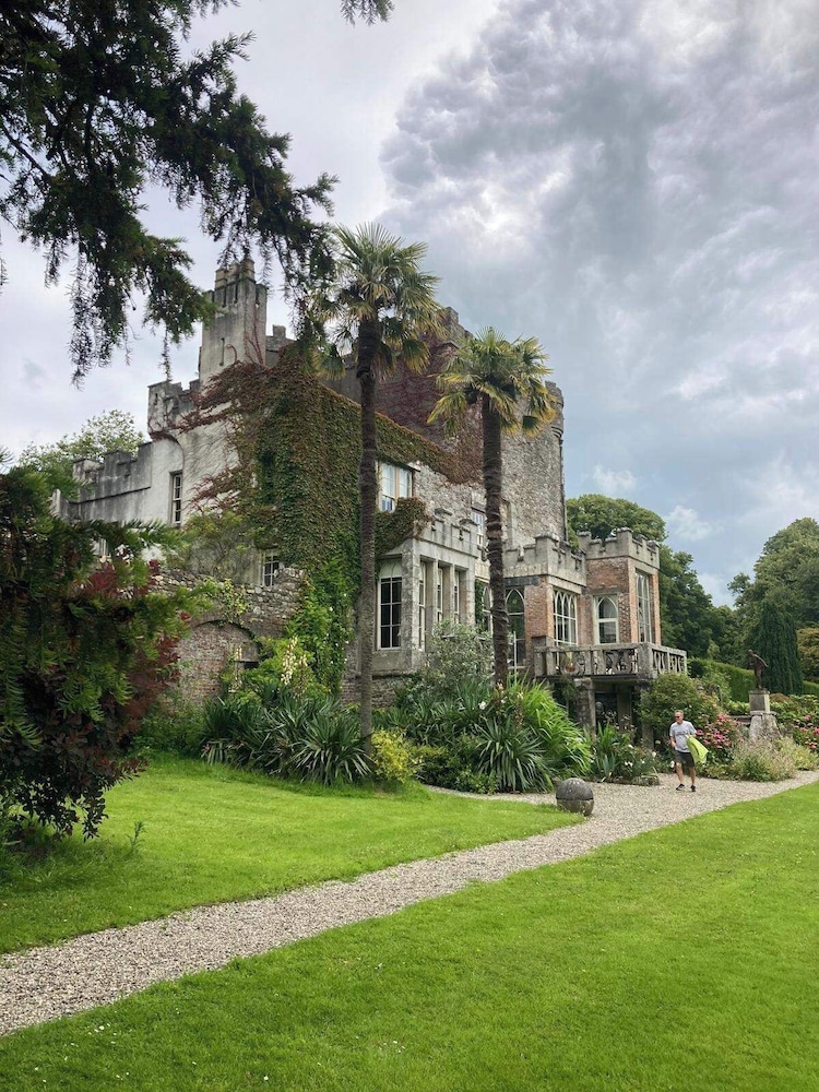 Peace Apartment With Views Near Gorey