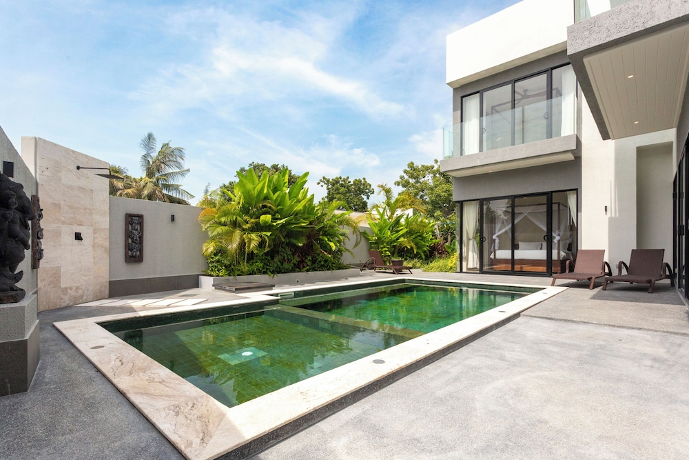Family PoolVilla Near the Pier V266