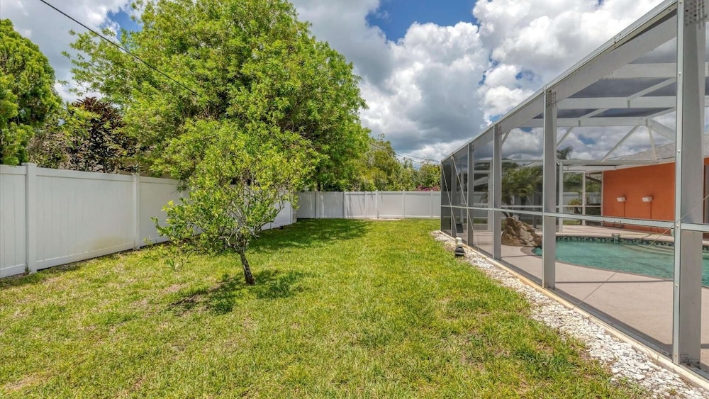 Sunset Oasis Englewood 2 Bedroom Private Pool Home Fully Fenced Yard- Dog friendly 2 Home