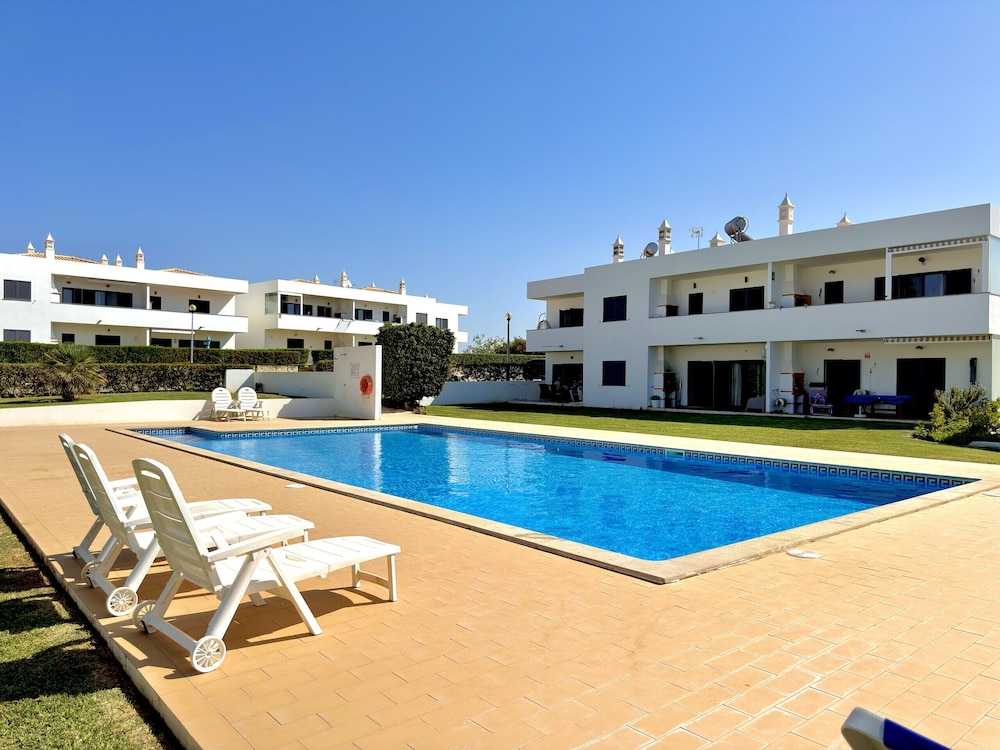 P RA SEA View With Pool by Homing