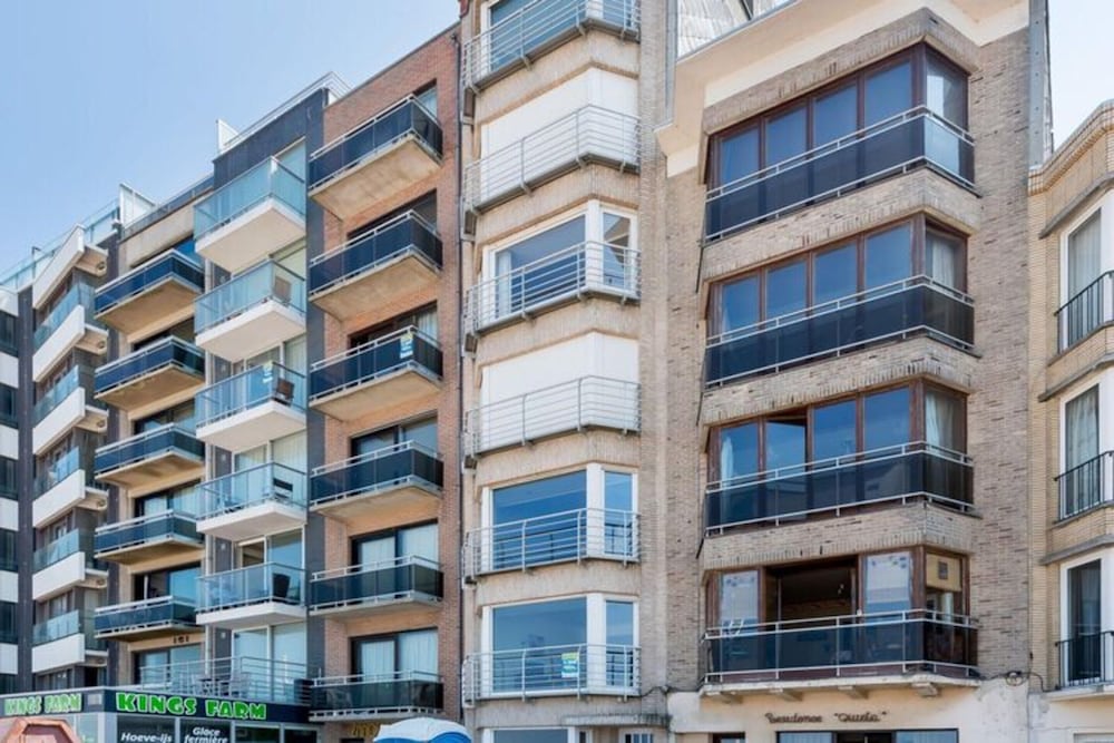 Apartment on Sea Wall With Stunning Views