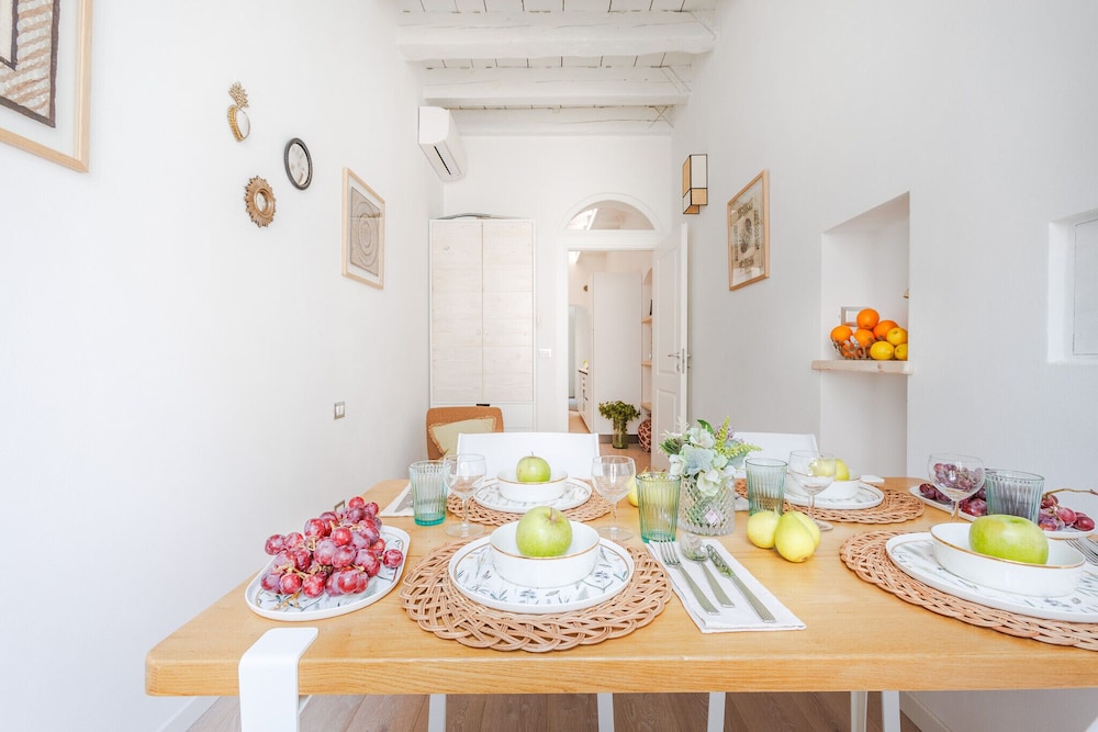 Casa Joyce in Lucca With 1 Bedrooms and 1 Bathrooms