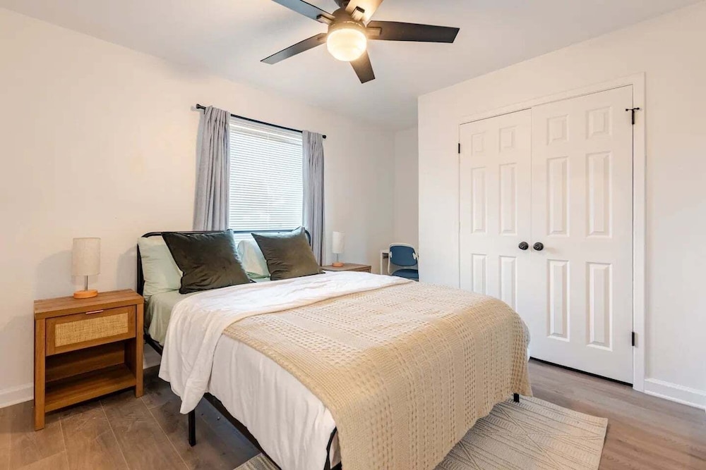 Modern 3br Townhouse Near Brushy Creek 3 Bedroom Duplex