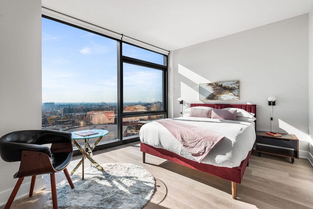 West Loop 3x 2BR Walk to Dining Gym Terrace
