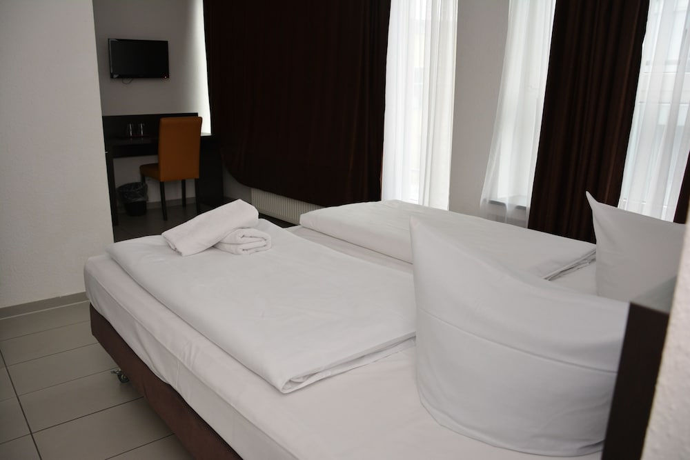 Frankfurt Vacations - Mosel Hotel Frankfurt - Property Image 28