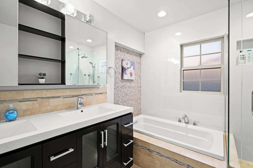 Luxury Estate With Sparkling Pool & Elegant Amenities