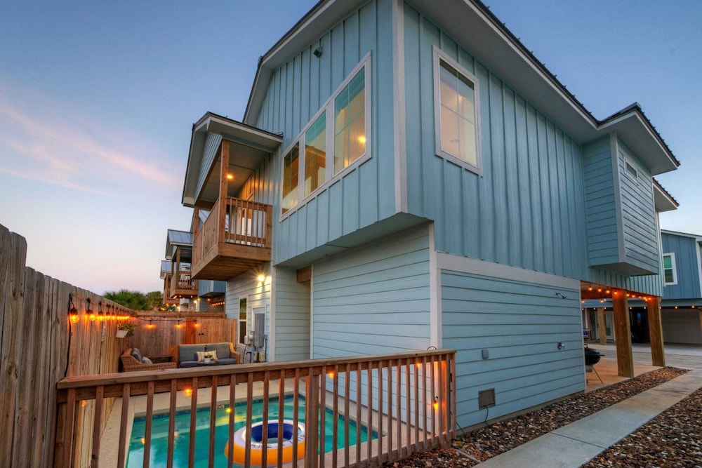 Sleeps 22 2 Homes w/ Private Pool + Patio Walkable Location, Golf Cart Zone