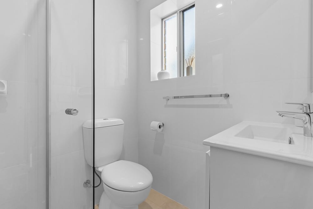 Stylish 2-bed Home Steps From Henley Beach