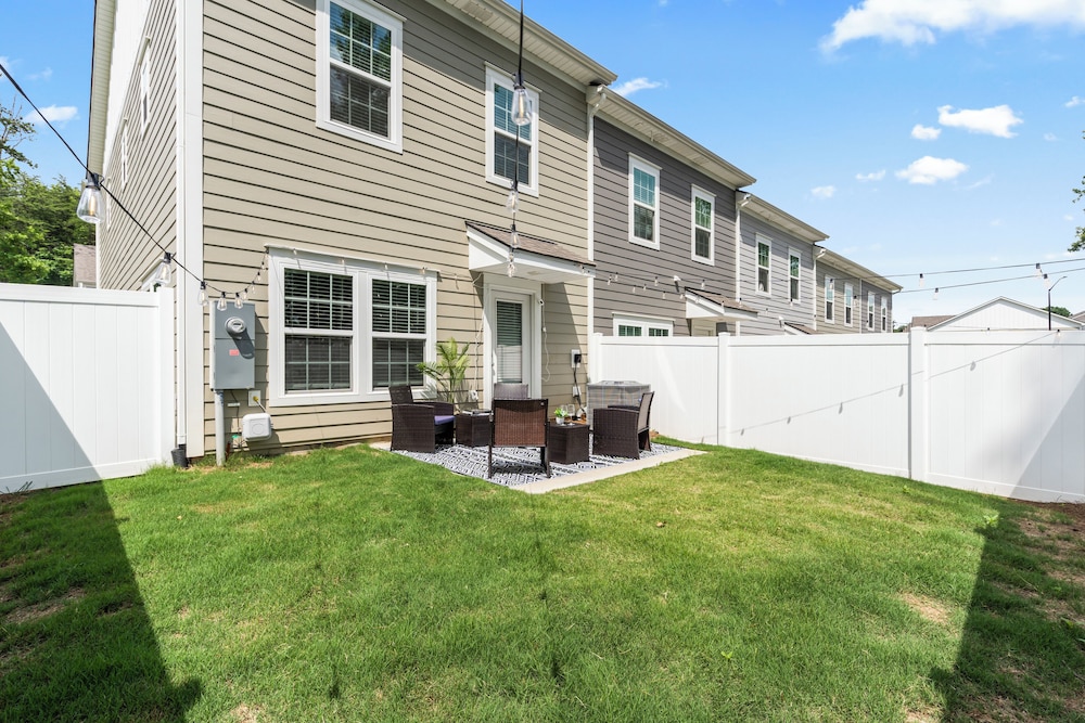 Luxe 3BR Townhouse to Uptown Charlotte