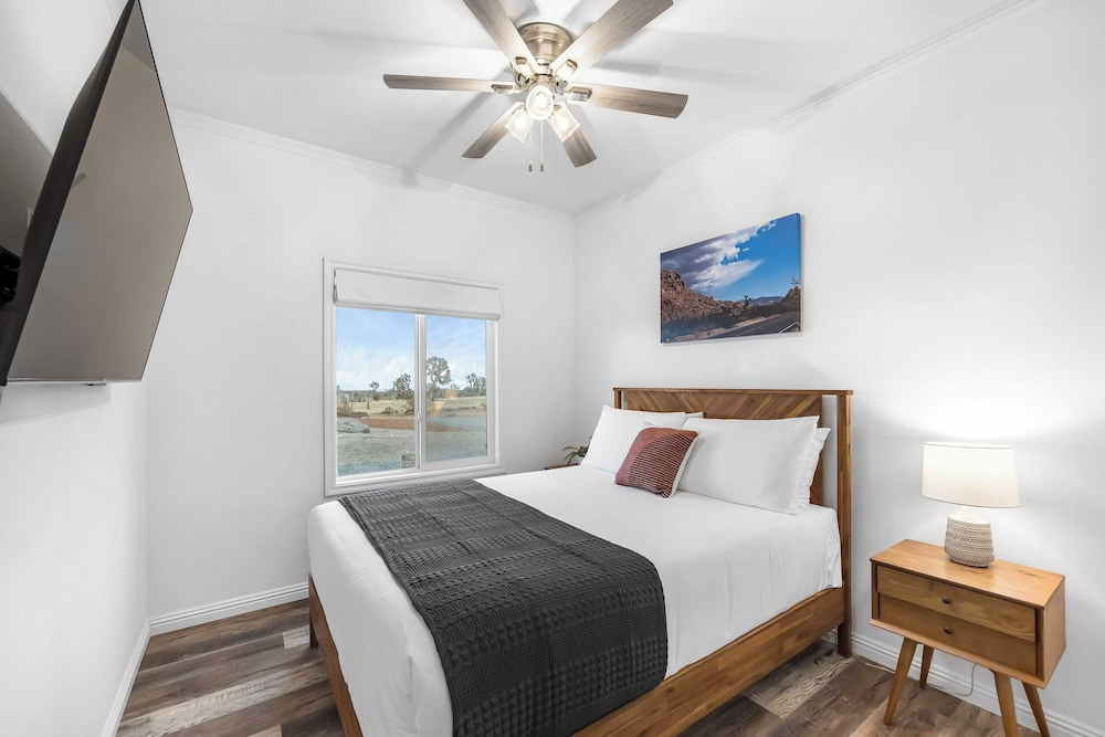 Pool, Spa, Pickleball & Piano Near Pioneertown Harmony House by Avantstay