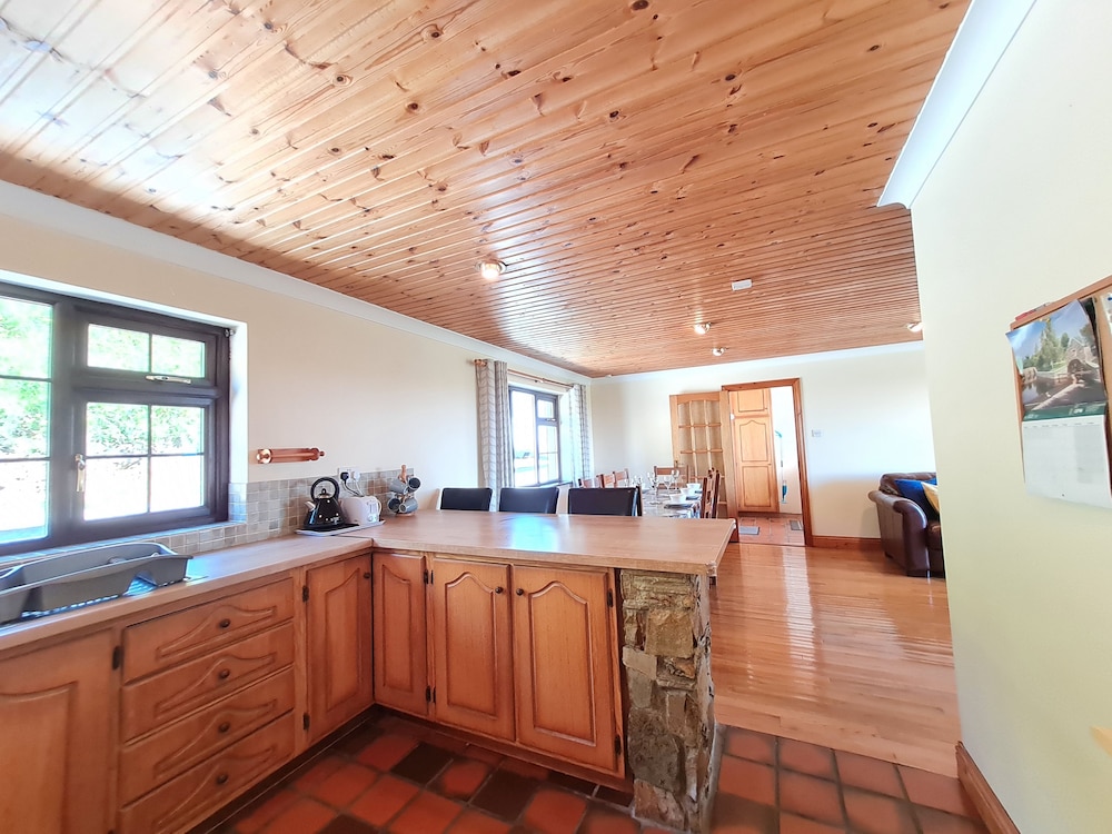 Sea View Cottage, Errislannan view 5