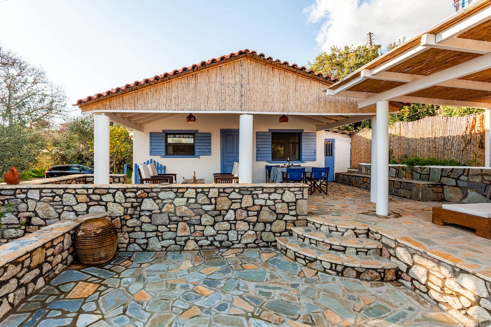 The Blue House Seaside Retreat - Fully Equipped view 3