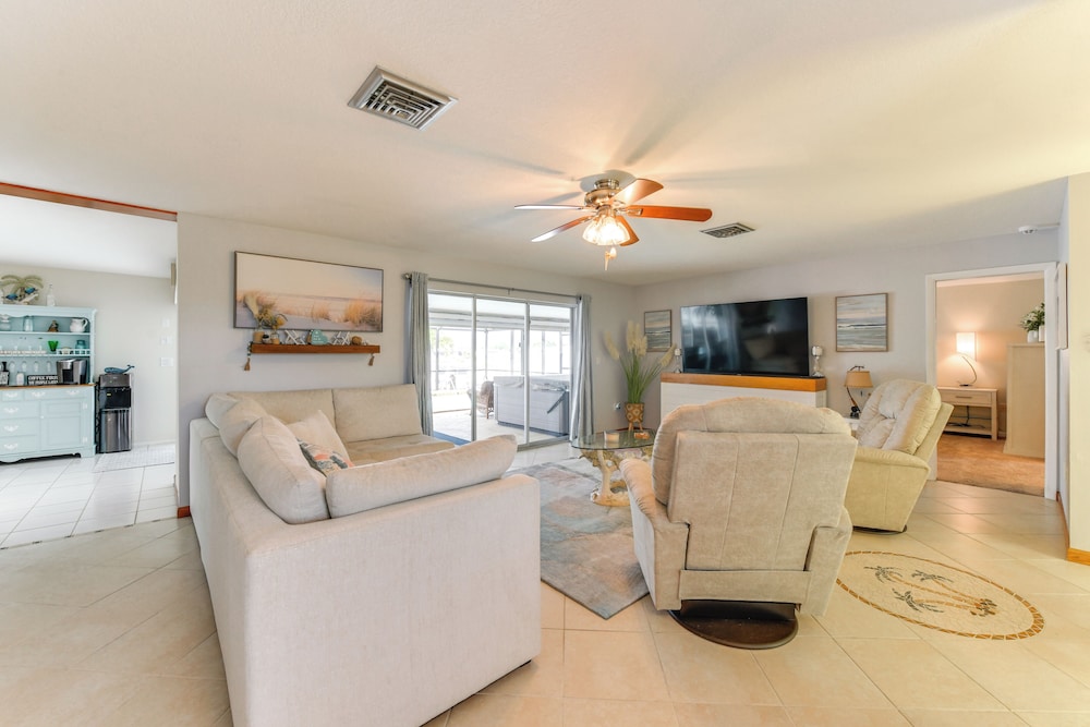 Fish, Swim & Relax: Canal-front Port Charlotte Gem