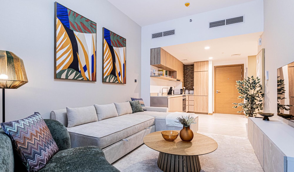 Exclusive 1BR Urban Oasis Canal