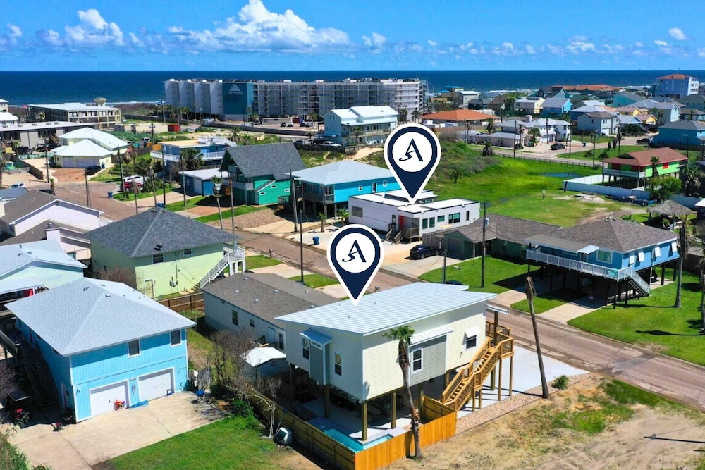 Sleeps 20 2 Modern Homes w/ Private Pool, Deck+patio 3-min Walk to the Beach