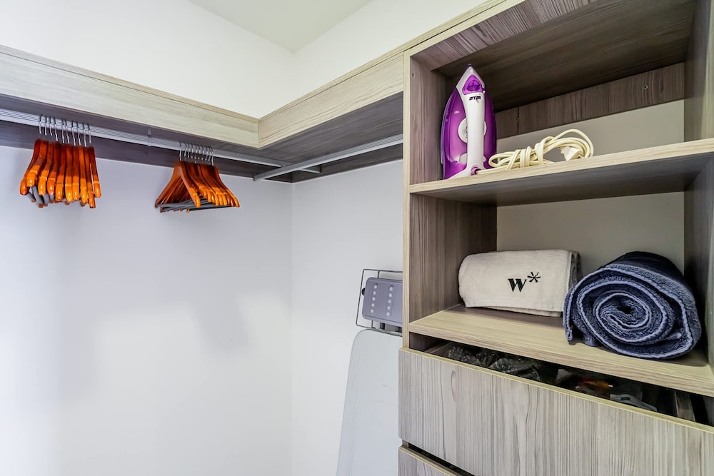 w Scenic 1BR w Panoramic City View in Calle 50