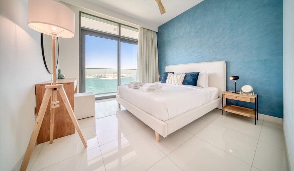 Luxury Sea View Living on Emaar Beachfront
