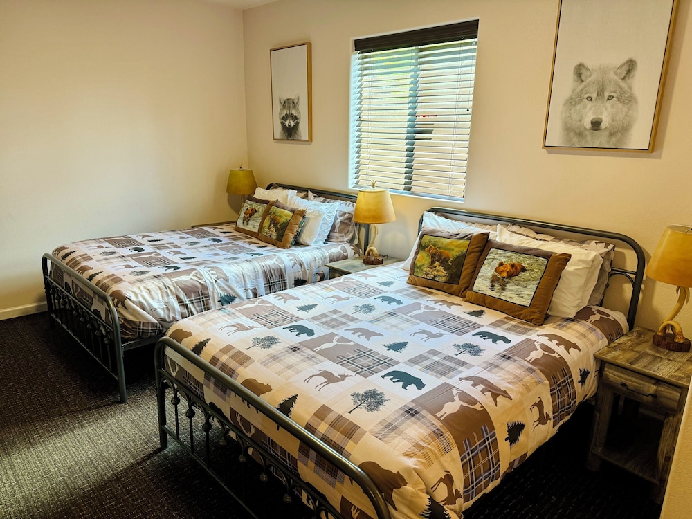 Grizzly Lodge Motel