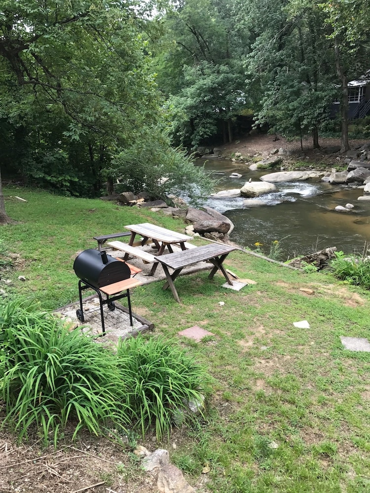The Riverside Lodge at Chimney Rock