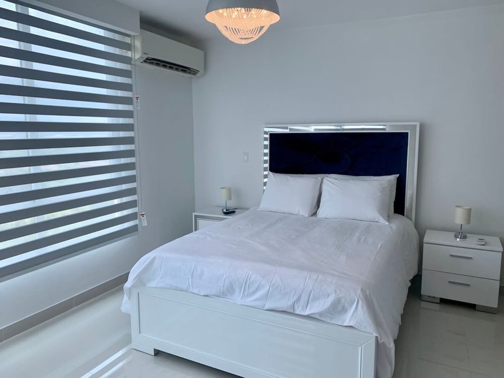East Tower - Spacious 3 Bed Apt in Costa del Este