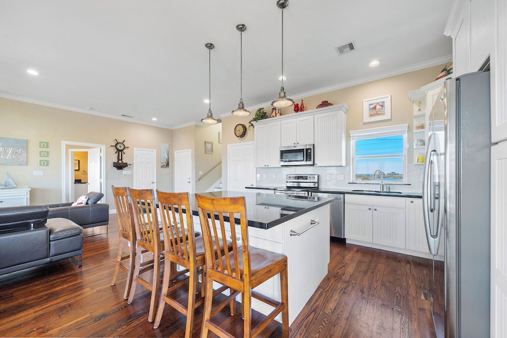 Beach Heaven by Ryson Vacation Rentals