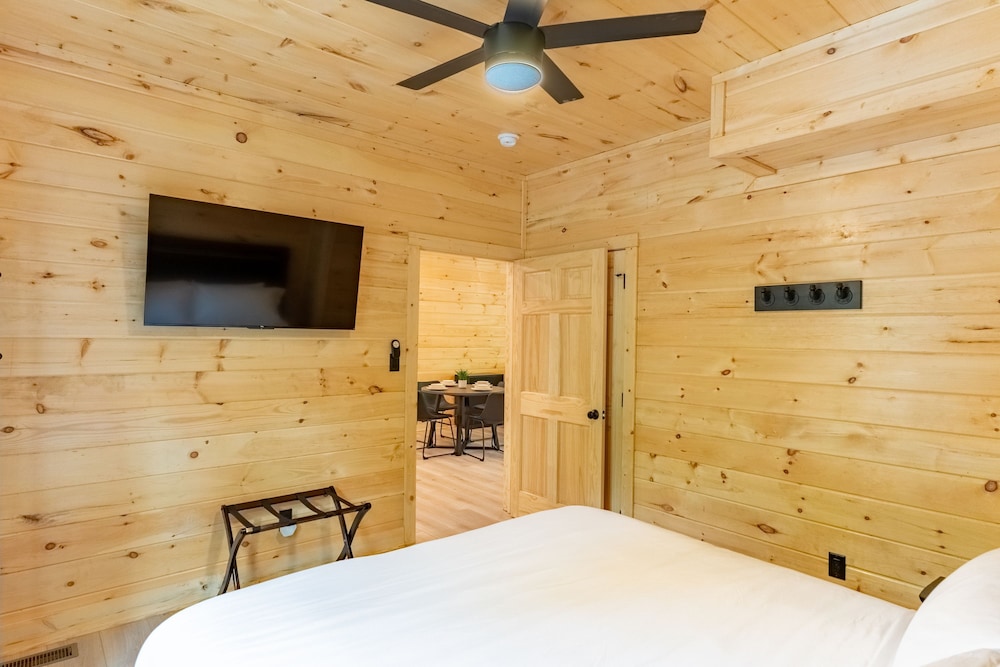 2 Brand New Cabins for Family Retreat