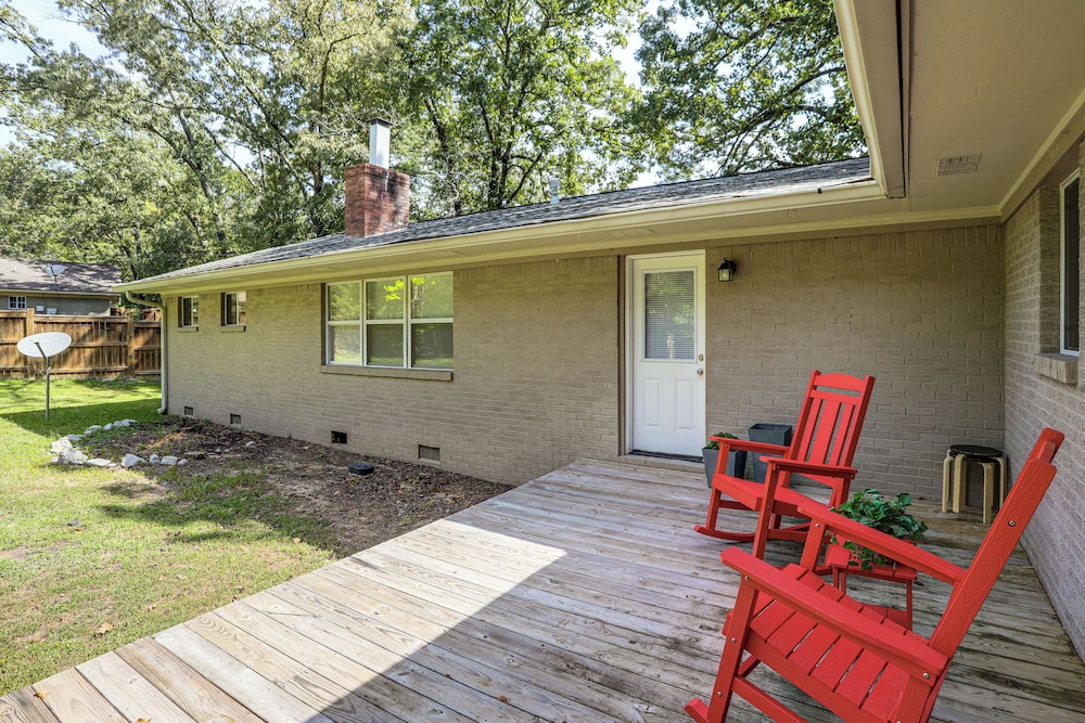 < 1 Mi to Ole Miss & The Grove! Charming Getaway