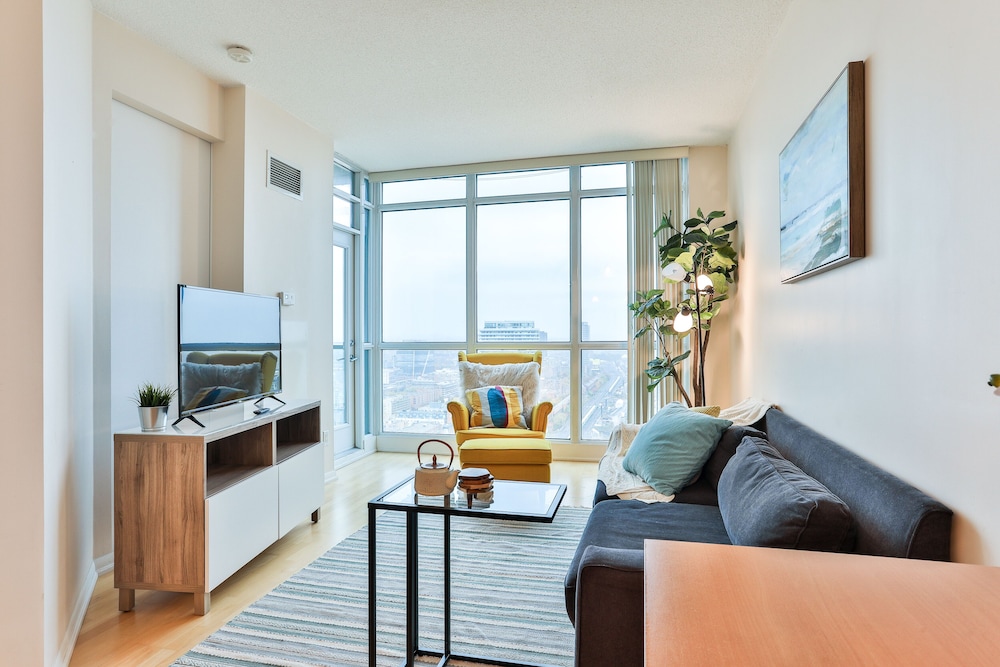 Vibrant Urban Condo 2Bed 2Bath - Image 2