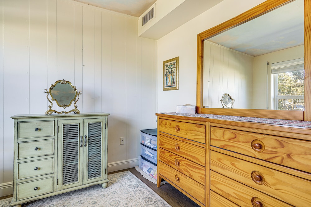 1 Mi to Dtwn Stuart: Home w/ Pergola & Garden!