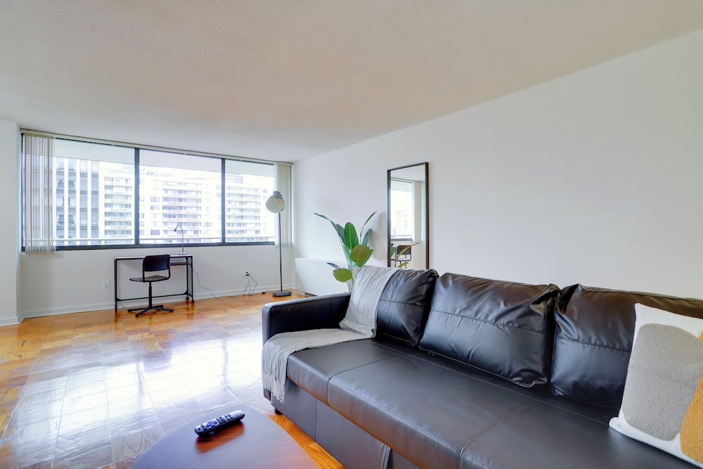 DC Airport Metroline Apartments