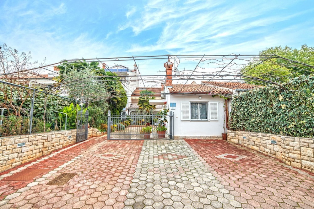 Apartments Paliaga view 2