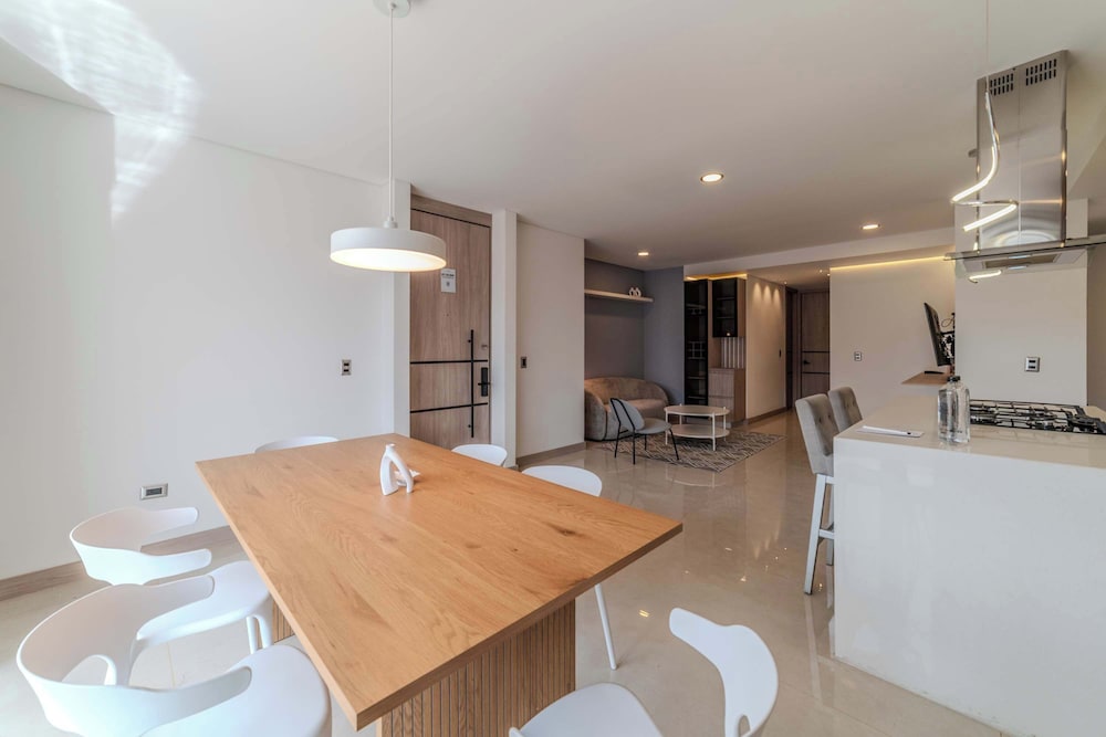 w Elegant 3BR w Outdoor Balcony