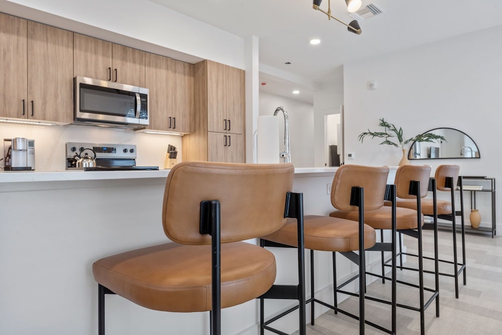 The Continental, powered by Placemakr - Downtown - Market Square