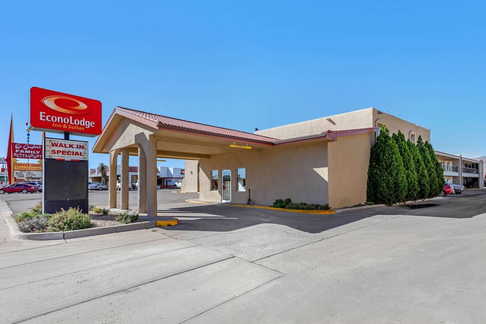 Socorro Vacations - Econo Lodge Socorro - Property Image 1