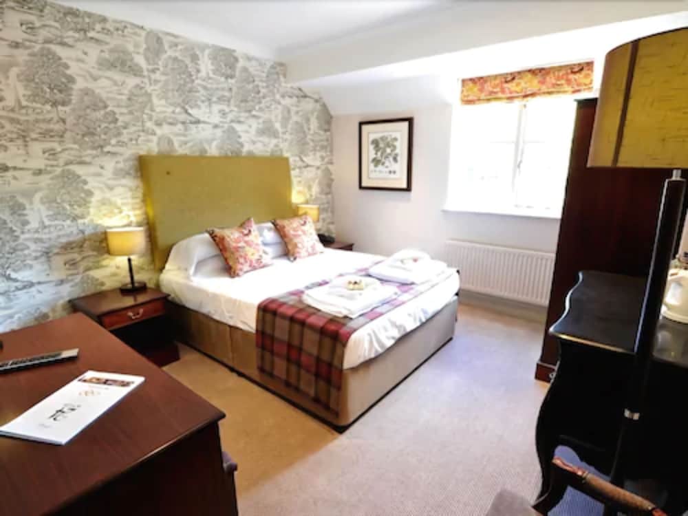 Chippenham Vacations - Crown Inn - Property Image 2