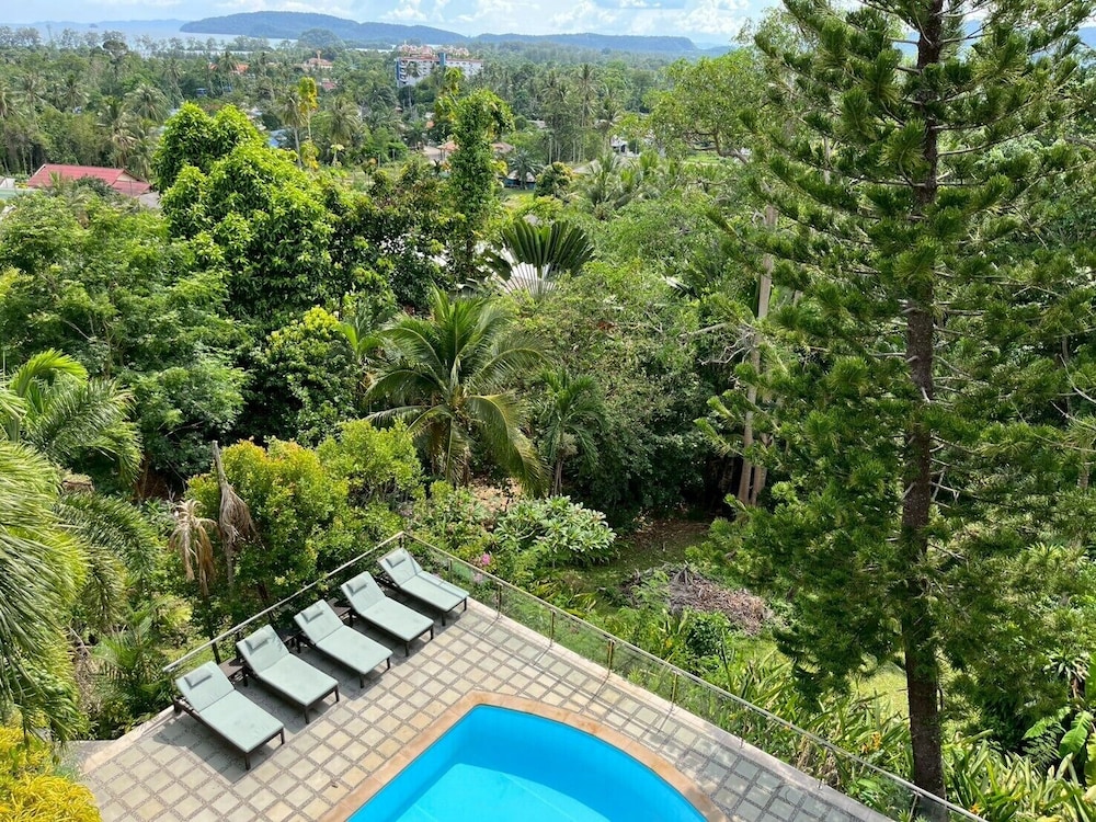 Thara Bayview Villa