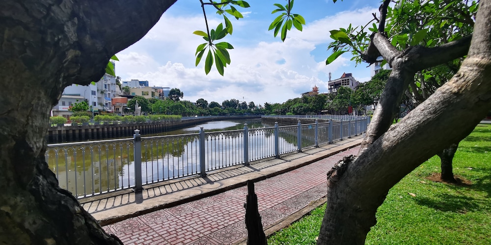 Cozy Riverview