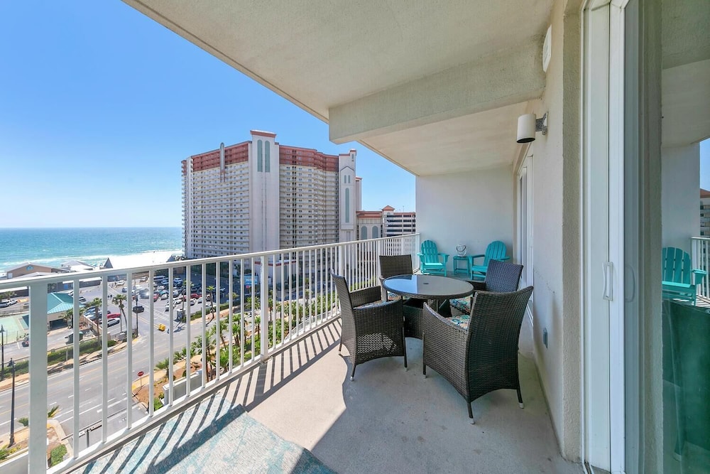 Laketown Wharf 827 - Life's A Beach