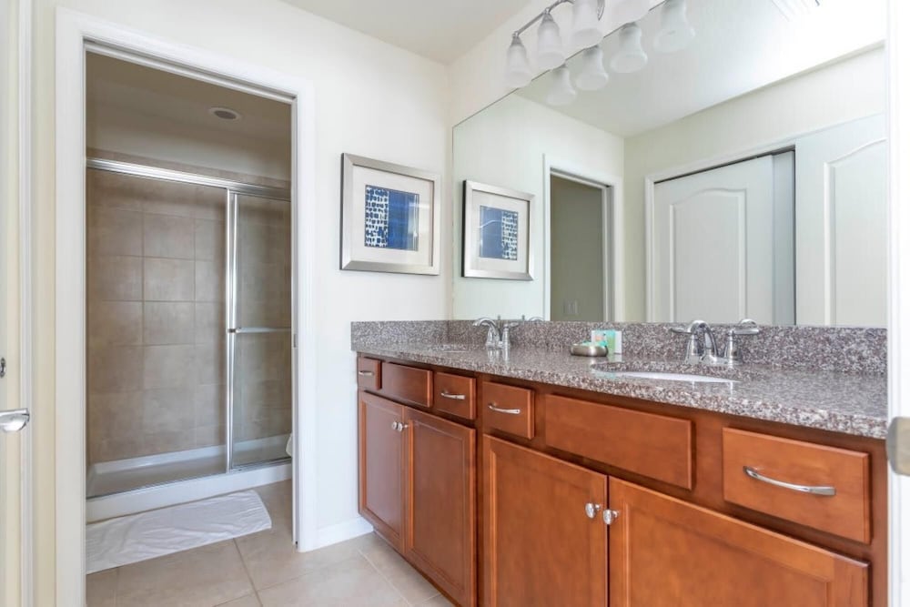 Amazing 5BR Private Pool Lakeview Near Disney