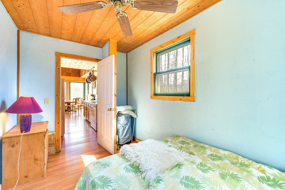 1 Mi to South Twin Lake: Cabin w/ Deck in Trego!