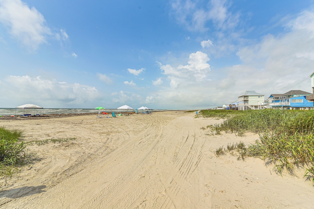 Walk to Beach: Galveston Gem w/ Pool Access